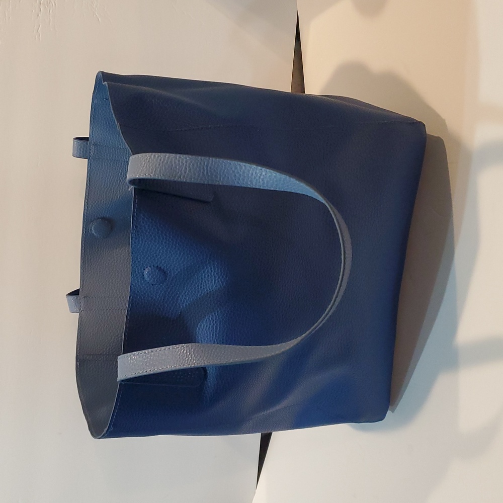 Reversible Blue Tote Bag Pebbled Faux Leather Dark & Light Blue Magnetic Closure - Picture 2 of 12